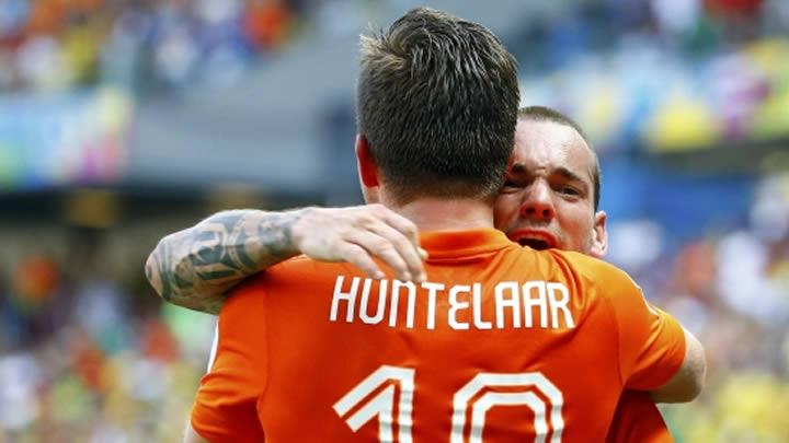 Sneijder'i deil Huntelaar' setiler!