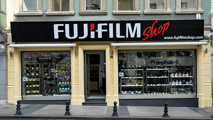 Fujifilm yeni maazasn Sirkeci'de at