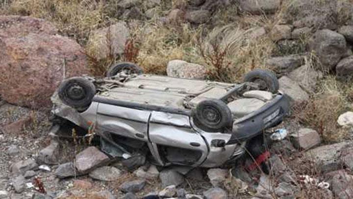 Kastamonuda otomobil arampole devrildi : 5 yaral