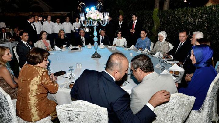 Cumhurbakan Erdoan onuruna yemek!