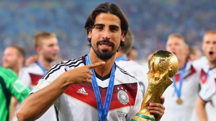 Khedira kadrodan kartld!