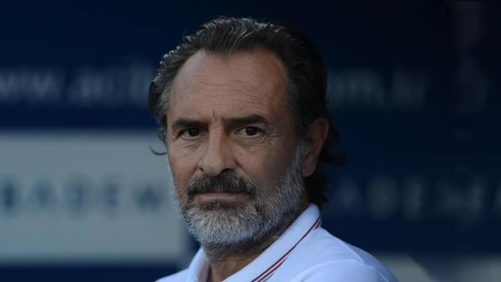 Prandelli tesislerde orapla geziyor!