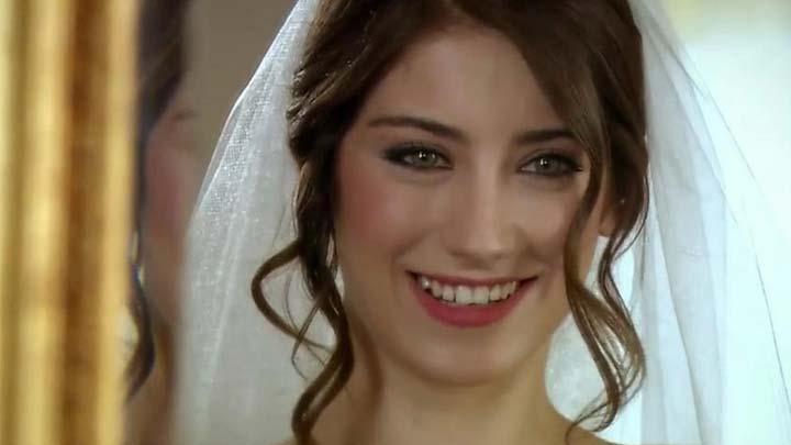 Hazal Kaya'nn yeni dizisi belli oldu