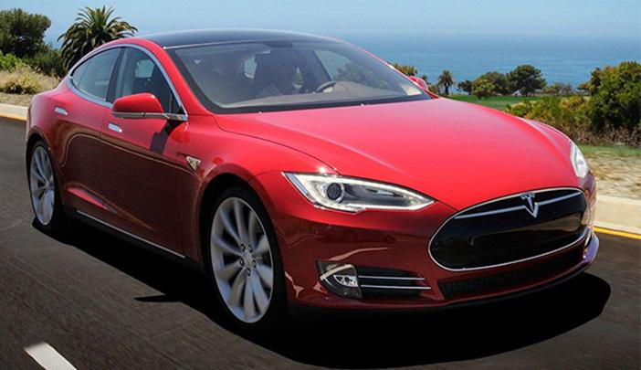 Tesla otonom otomobil gelitiriyor