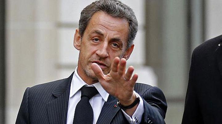 Sarkozy Fransada yeniden aday 