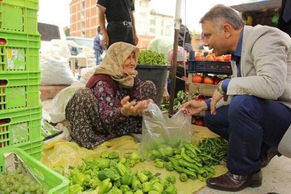 Bahesinde retip pazarda satyor