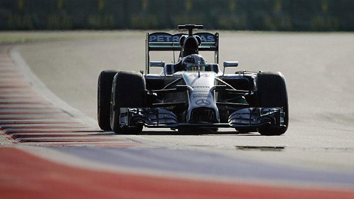 Formula 1de ampiyon Mercedes