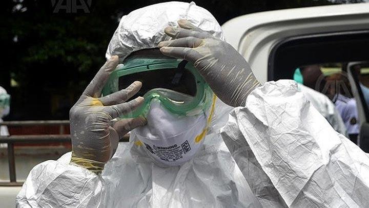 Ebola phesiyle hastaneye kaldrlan kadna stma tehisi kondu