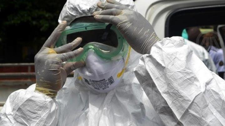 Ebola'dan  4 bin 877 kii ld