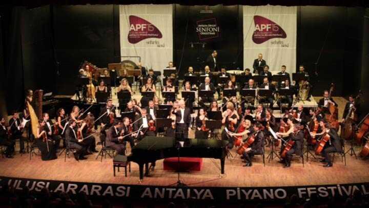 10 soruda 15. Antalya Uluslararasi Piyano Festivali