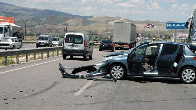 Krkkale'de iki otomobil arpt: 1 l, 3 yaral