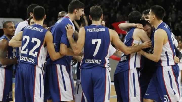 Anadolu Efes liderlik peinde