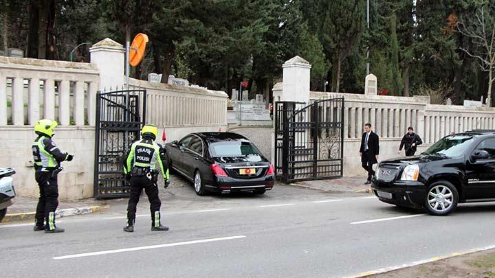 Erdoan, anne-babasnn mezarn ziyaret etti