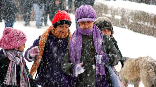 stanbulda ve Ankarada yarn da okullar tatil olacak m"