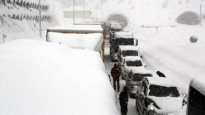 Bolu Da'nda ara kuyruu 30 km oldu