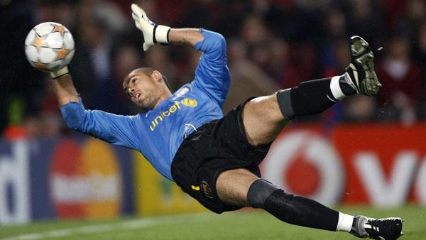 Victor Valdes, Manchester United'a transfer oldu