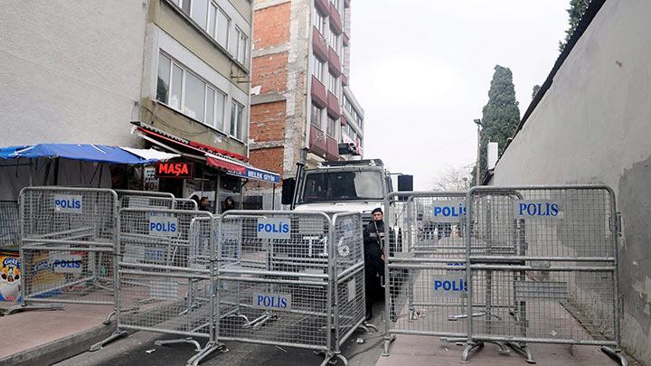 Cumhuriyet Gazetesine giden sokaklar ara ve yaya trafiine kapatld