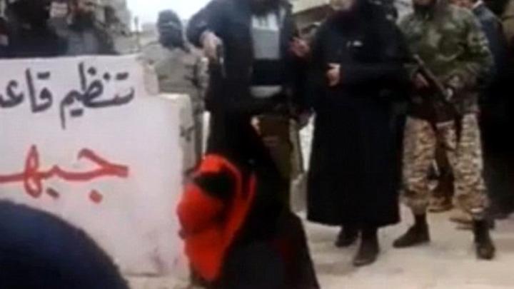 El Nusra zinayla sulanan kadn infaz etti