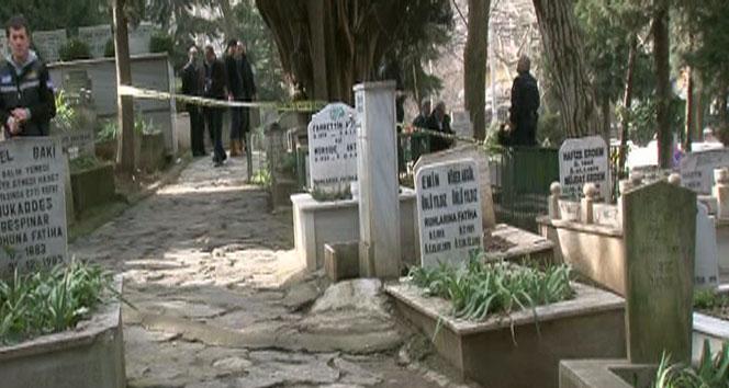 Kocasnn mezar banda intihar etti 