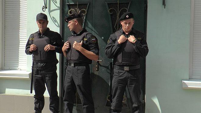 Rus polisi Krm Tatar televizyon kanalna baskn dzenledi