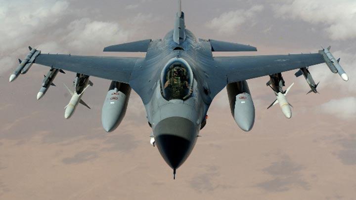 Rus uana Trk F-16lardan yakn takip