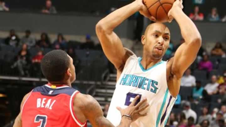 Hornets Henderson'la kazand