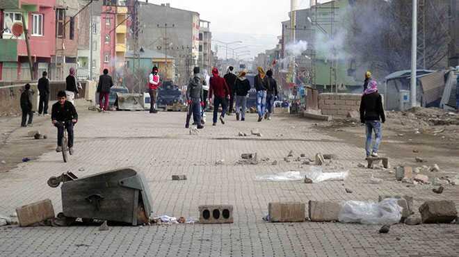 Doubayazt'ta polise ses bombal saldr