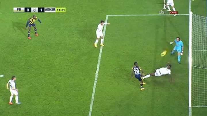 Emenike yle bir gol kard ki!