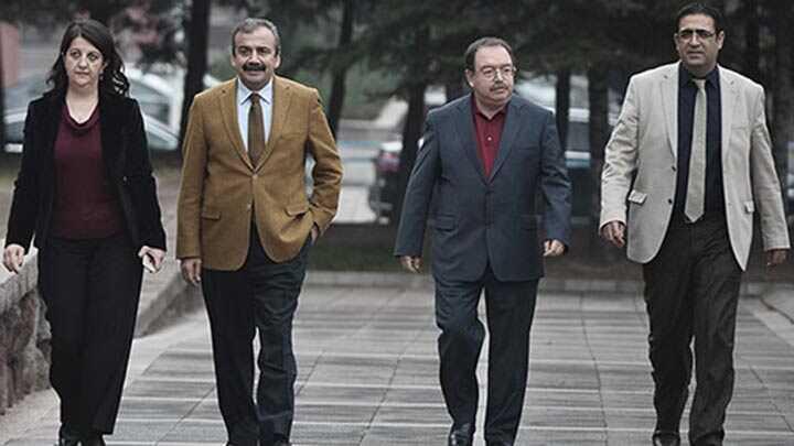 O 2 isim Kandile gitti