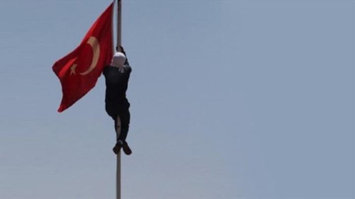 Diyarbakrdaki bayrak indirme davasnda karar!