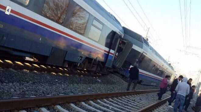zmir'de yolcu treni raydan kt!