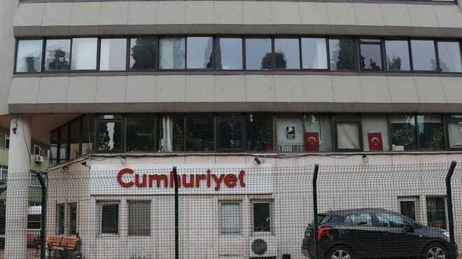 Cumhuriyet yazarlarna byk ok!