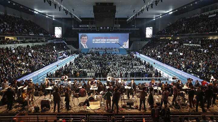 Babakan Davutolu seim beyannamesini aklad