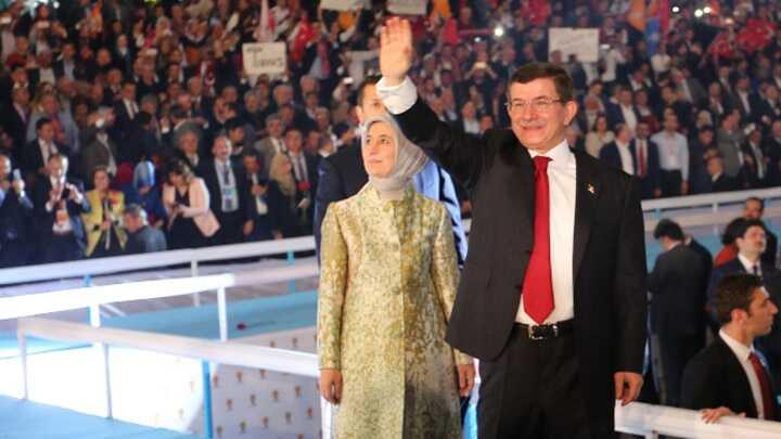 AK Partinin seim arklarn hangi sanatlar hazrlad"