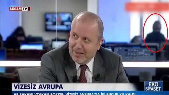 Bir anda ayaa kalkarak gbek att