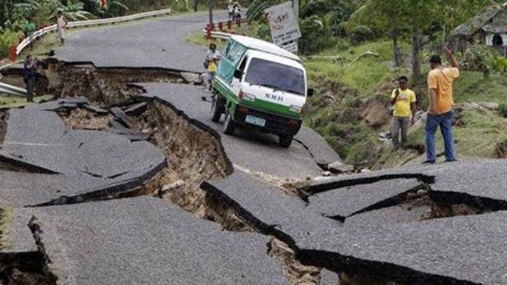 Deprem sonras Nepalde toprak kaymas 250 kii kayp!