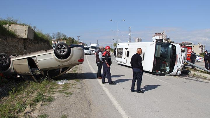 renci servisi otomobil ile arpt: 5 yaral 