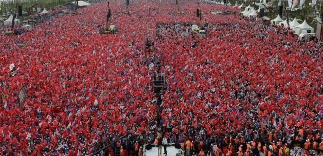 Milyonlar meydana akmaya balad!