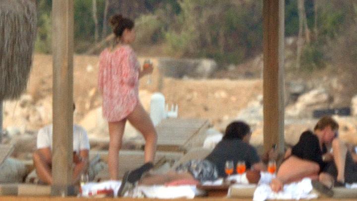 Kelly Brook Bodrum tatilini yarda kesti