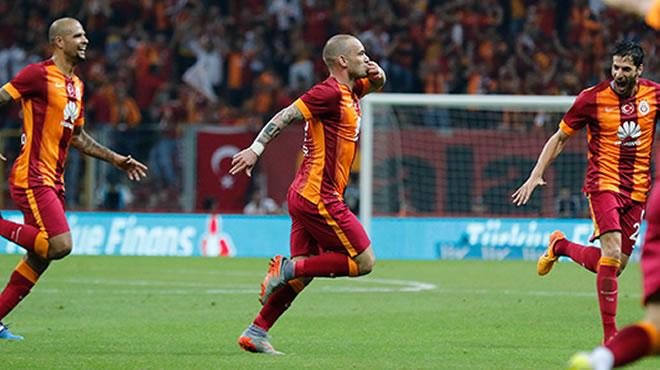 Sneijder'den bir ilk!