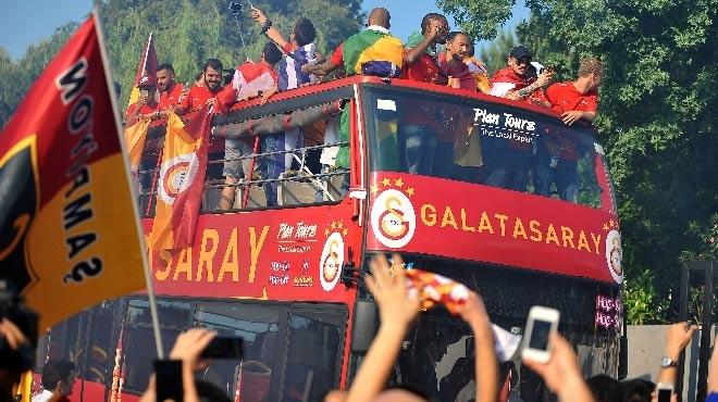 Galatasaray kafilesi yola kt