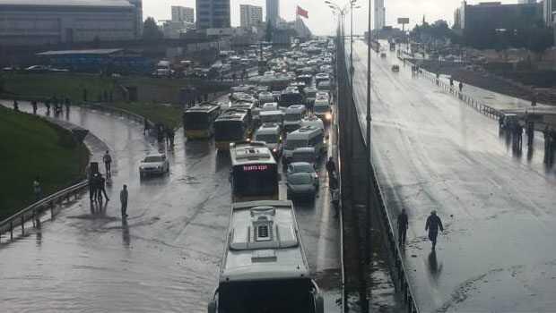 Ar ya stanbulda trafii durdurdu