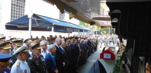 ahinkaya'nn cenazesinde dikkat eken elenk