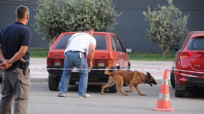 Otomobil bagajndaki valizlerde bomba panii