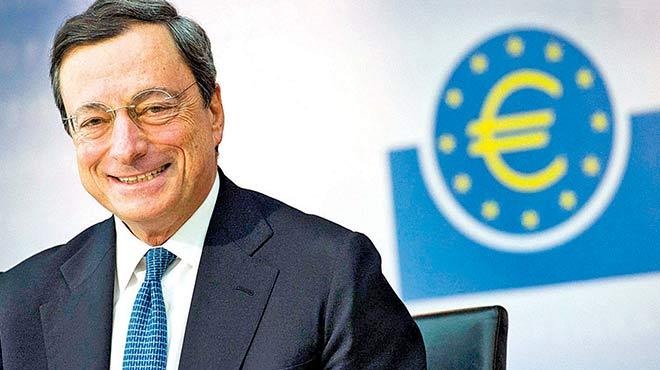 Mario Draghi ilk kez byle rahat 