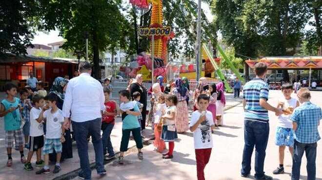 Kuran renen ocuklar lunaparkta elendi