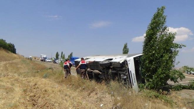 Turistleri tayan midibs devrildi! 20 yaral