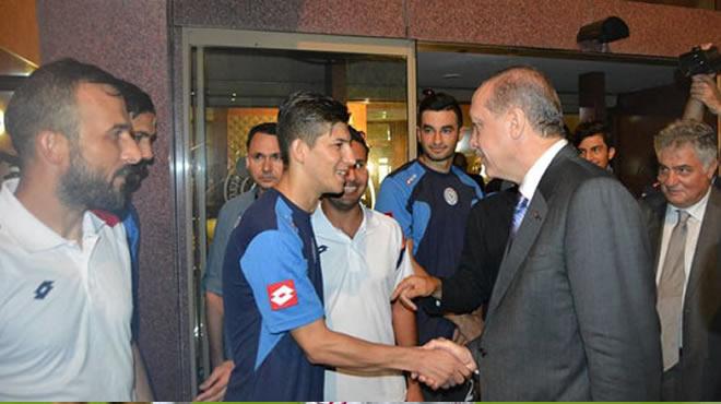 Cumhurbakan Erdoan'dan Rizespor'a ziyaret