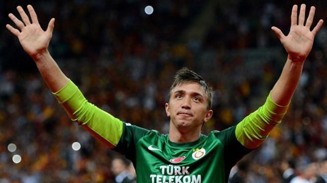 O isim reddetti! Unitedda tek yol Muslera!