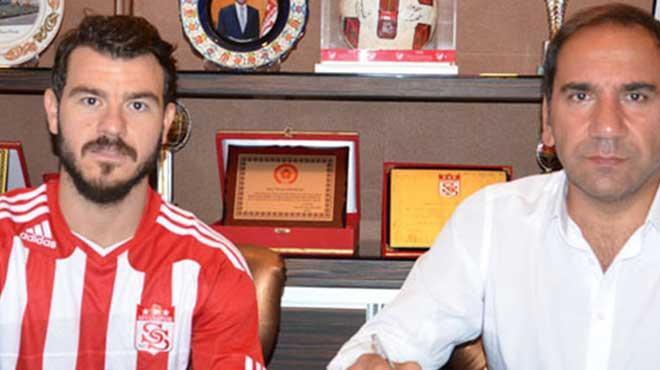 Yekta Kurtulu resmen Sivasspor'da